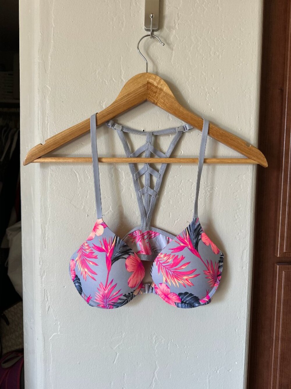 Victoria’s Secret PINK Wear Everywhere Push-Up Bra Tropical Floral – 34B